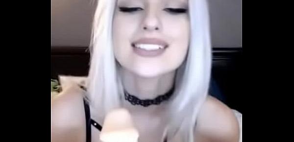  Hot Blonde Webcam (Name Who is she)